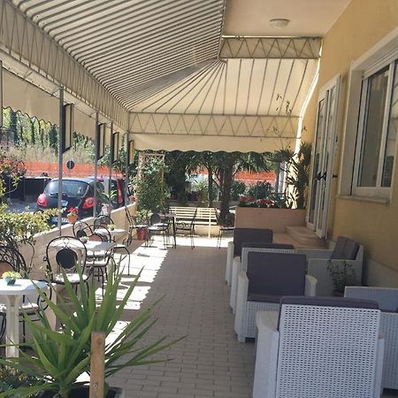 Hotel Villa Rinaldini ริมินี ภายนอก รูปภาพ