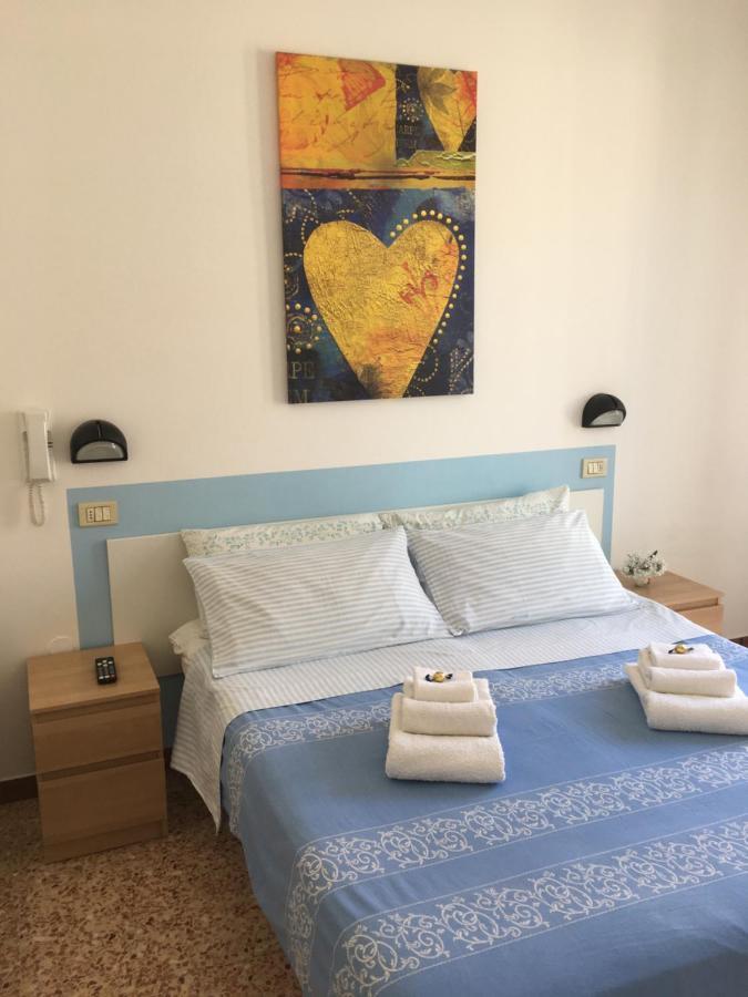 Hotel Villa Rinaldini ริมินี ภายนอก รูปภาพ