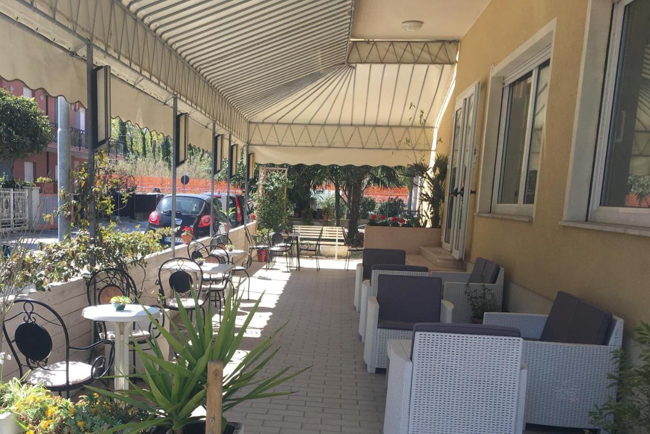 Hotel Villa Rinaldini ริมินี ภายนอก รูปภาพ
