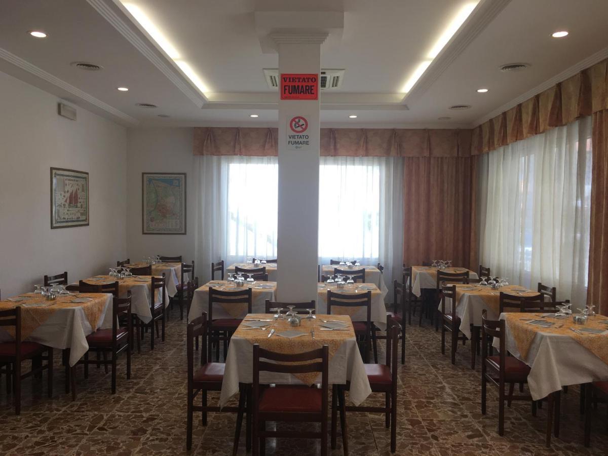 Hotel Villa Rinaldini ริมินี ภายนอก รูปภาพ
